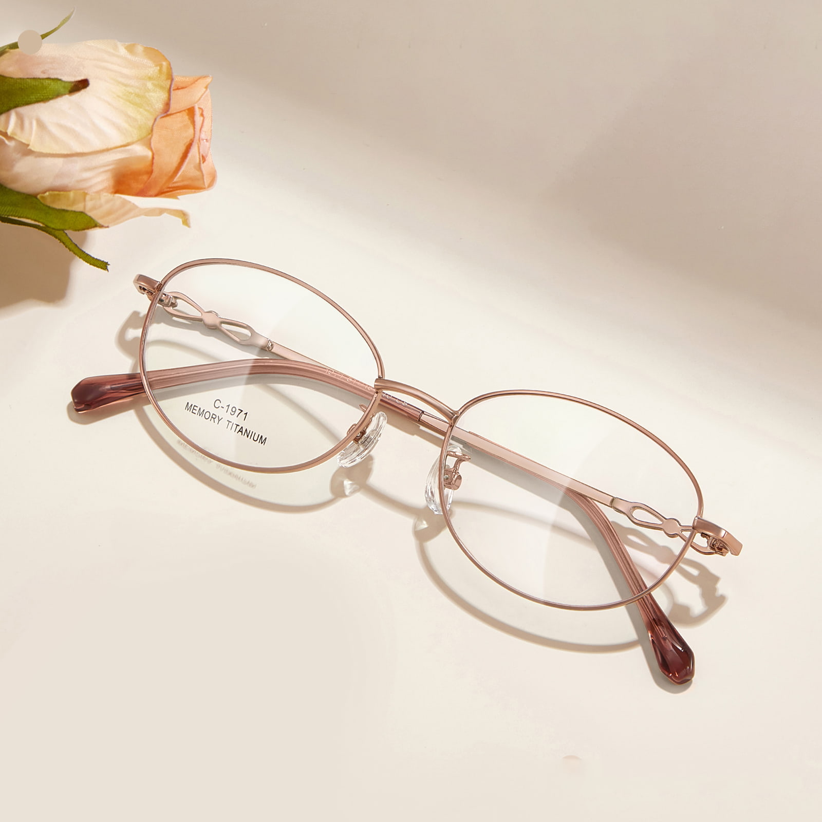 Очки Commuter Delicate Memory из титанового сплава 1971 года